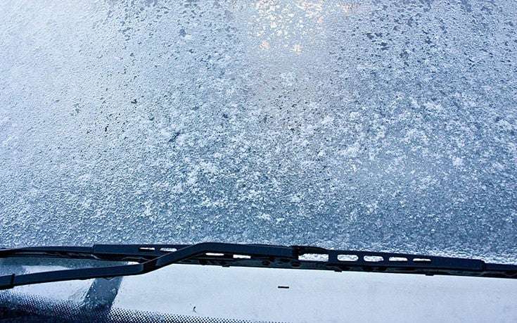 Πως δεν θα πιάσουν πάγο τα τζάμια του αυτοκινήτου – Συμβουλές που σας λύνουν τα χέρια